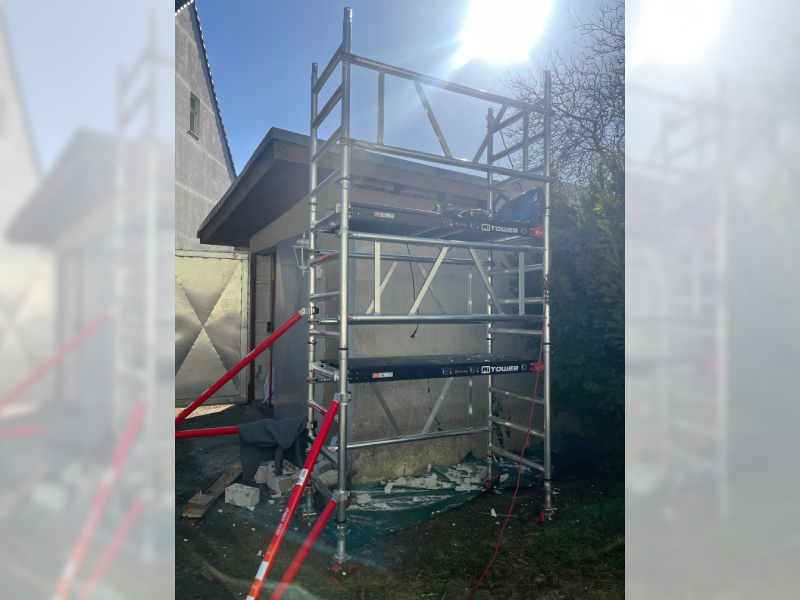 Gerüstverleih Zeuthen – Fahrgerüst auf Baustelle in Brandenburg